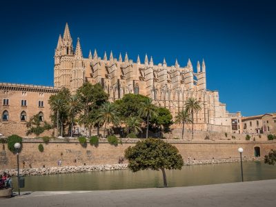 Na ostrove Mallorca protestovali proti masovej turistike tisíce ľudí