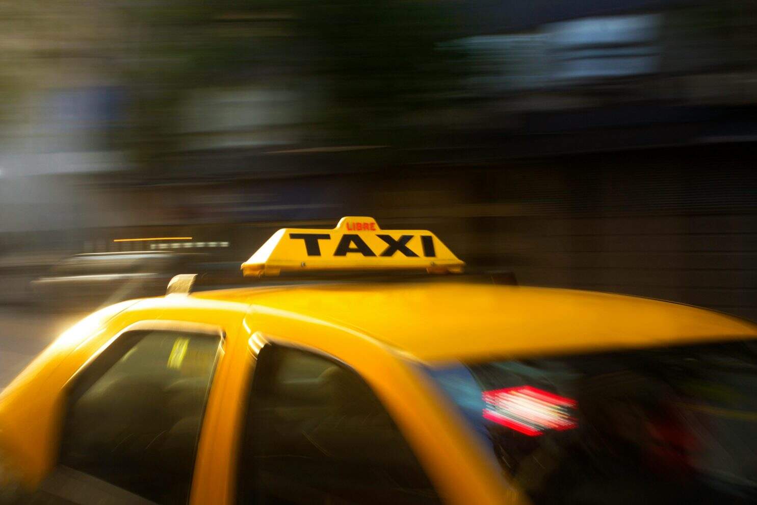 Uber zaplatí vyše 270 miliónov austrálskych dolárov taxikárom: Tí prišli o príjmy po príchode alternatívy
