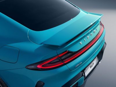 Prvý elektromobil od Xiaomi spôsobil rozruch: Ľudia zaplatili zálohy, na auto si počkajú mesiace! (foto)