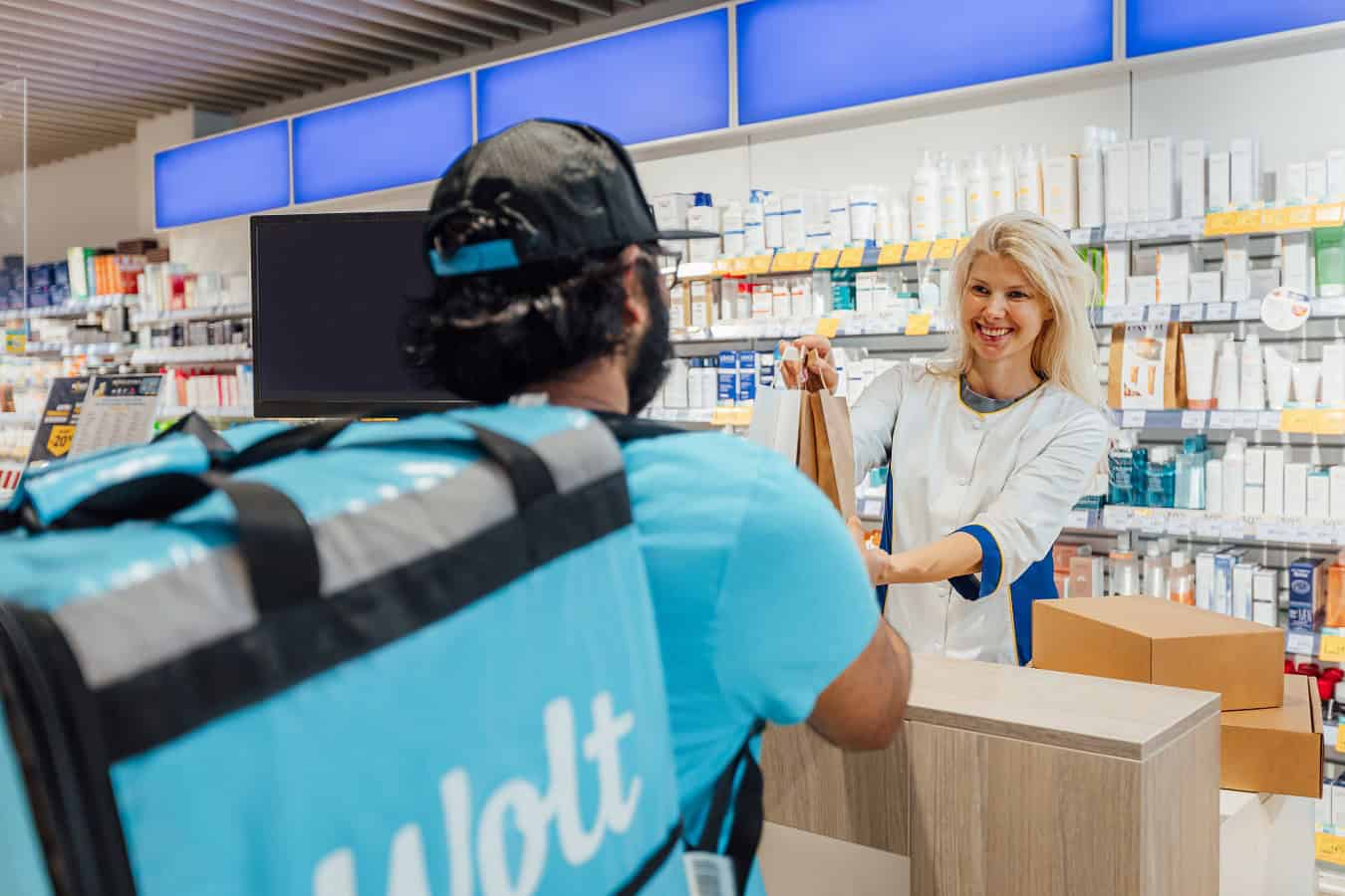 Doručenie liekov do 30 minút takmer kamkoľvek? Wolt rozšíril svoju ponuku o donášku z lekární 