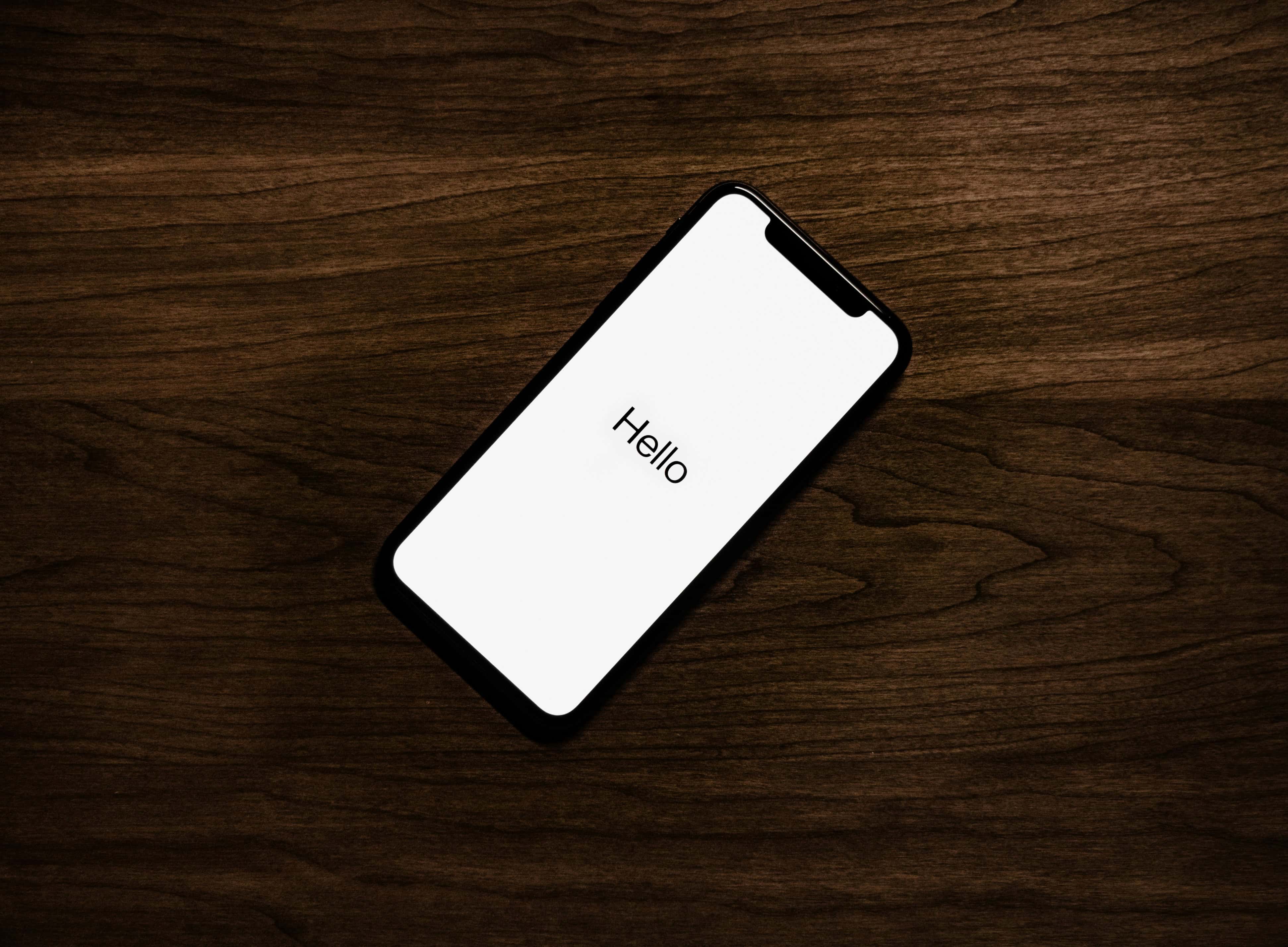 Predaj iPhonov a ďalších zahraničných smartfónov v Číne prudko klesol: Prečo čelia rekordnému prepadu?
