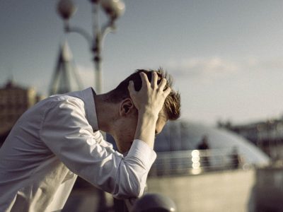 Pozor na nový typ podvodov pri cestovaní: Na turistov striehnu falošné profily na sociálnej sieti!