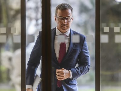 Zametanie chodníka nesmieš odmietnuť, ale prácu áno: To naozaj? Pýta sa odborárov Erik Tomáš!