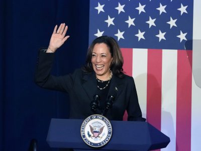 Biden končí v súboji o Biely dom: Aké šance by mala Kamala Harris a čo na to trhy?