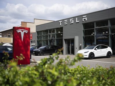 Muskova Tesla šokuje: Investori na akciách firmy za pár dní kráľovsky zarobili!