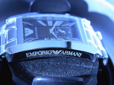 Taliansky úrad vyšetruje firmy Armani a Dior pre vykorisťovanie zamestnancov