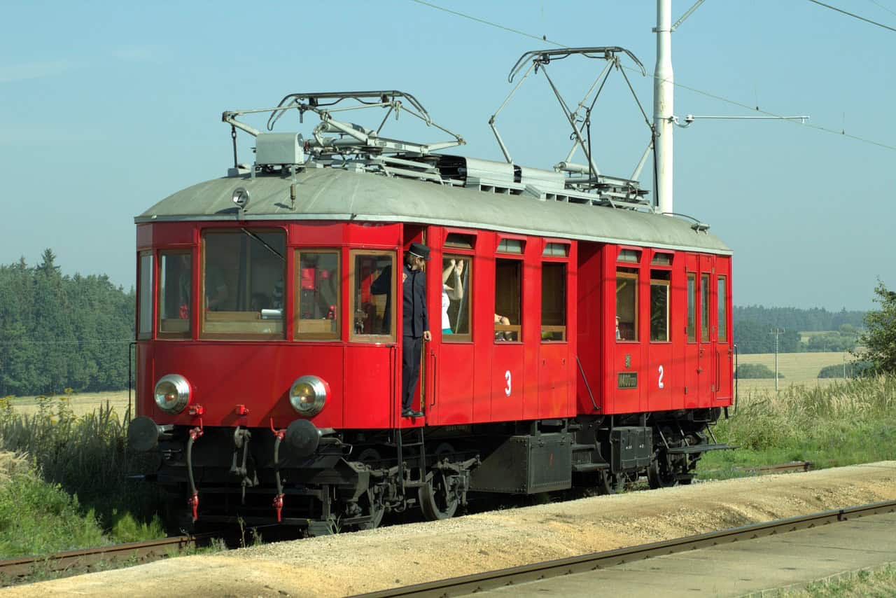 Česko: Na trať z Tábora do Bechyne sa vráti Elinka, najstarší železničný vozeň v Česku