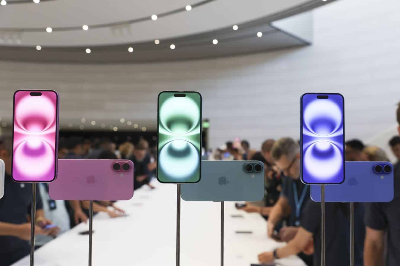 Apple v roku 2025 prekoná rekord: Predá najviac iPhonov v histórii, ťahúňom je Čína a nový iPhone 17