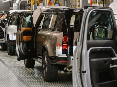 Výroba automobilov v Británii klesla dvanásty mesiac po sebe