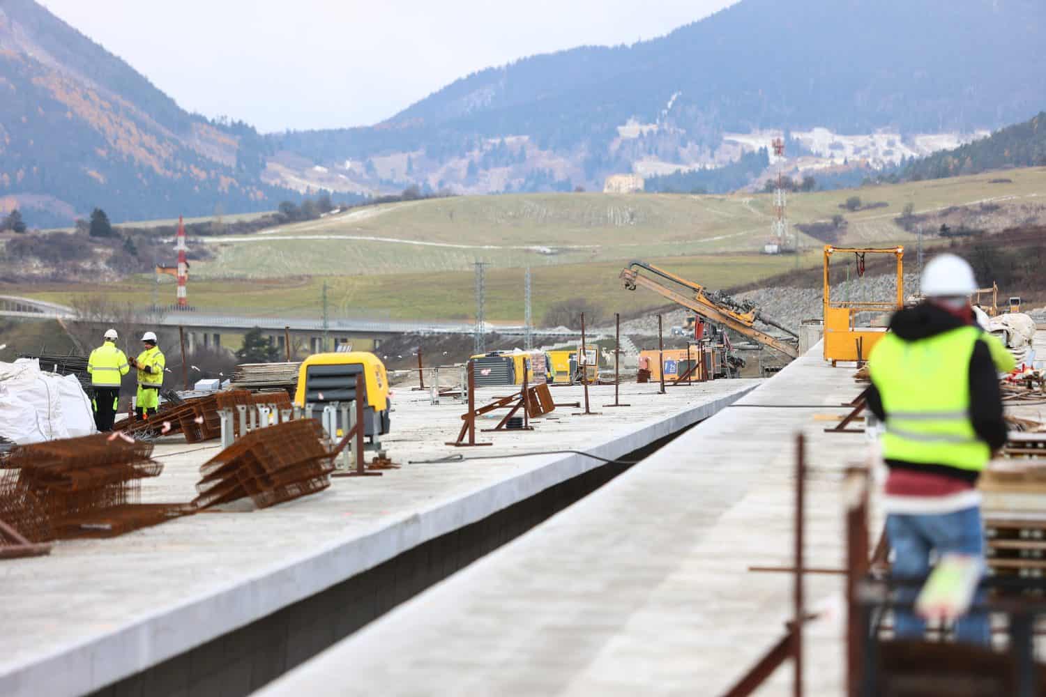 tunel Čebrať rúra stavba betonáž práca D1 NDS