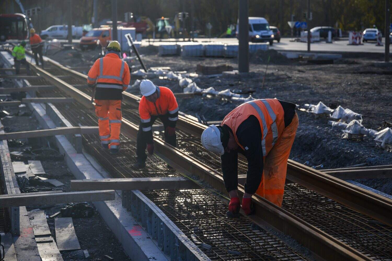 Petržalka električka trať finanocanie výstavba MHD doprava električková robotníci oprava
