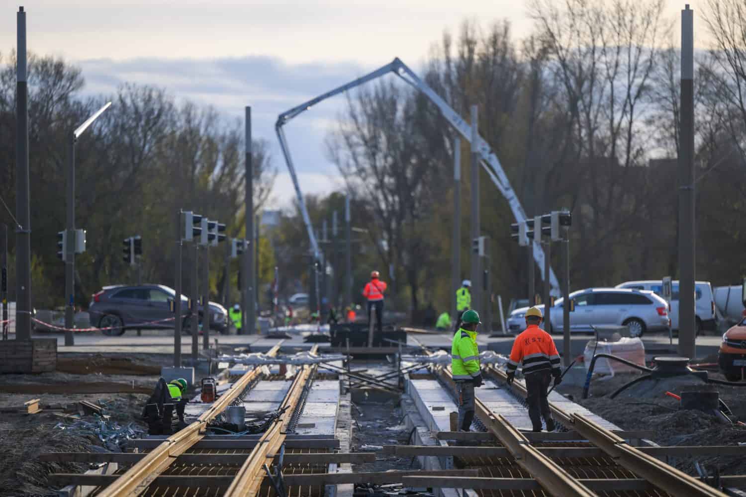 Petržalka električka trať finanocanie výstavba MHD doprava električková robotníci oprava