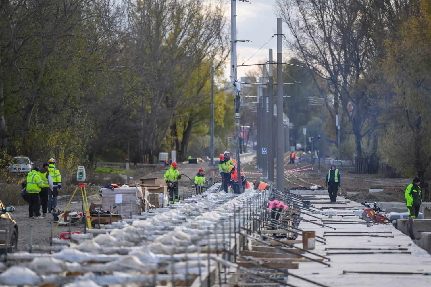 Petržalka električka trať finanocanie výstavba MHD doprava električková robotníci oprava
