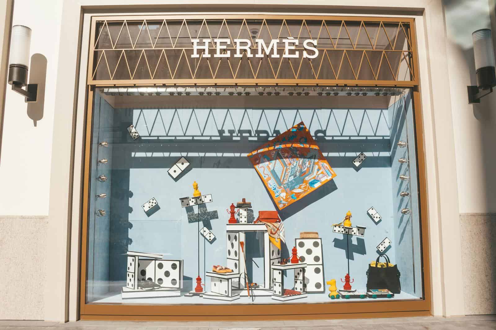 Vojna v Iráne zasiahla luxus: LVMH, Hermès a Ferrari prišli o 100 miliárd USD