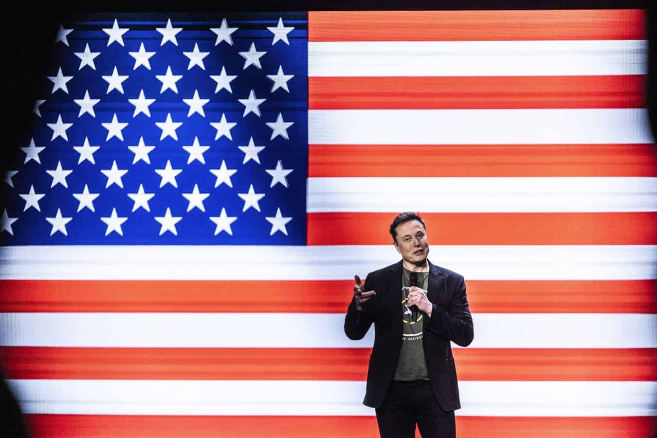 Musk začal rokovania o plánoch na zníženie počtu vládnych zamestnancov v USA
