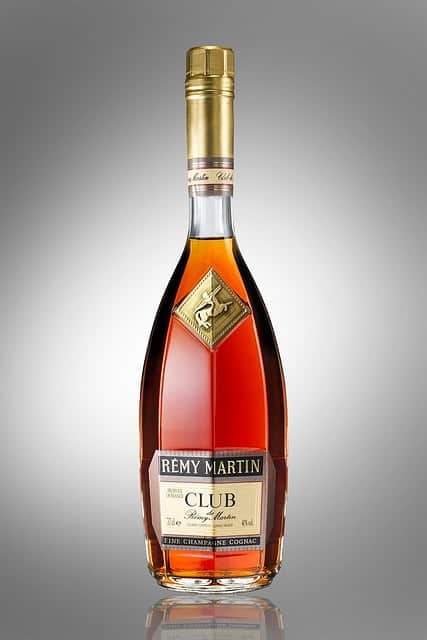 Tržby producenta koňaku Rémy Cointreau klesli za tri kvartály o takmer pätinu