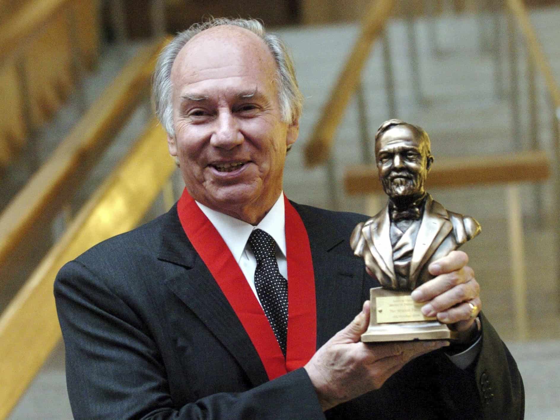Zomrel známy miliardár a duchovný vodca sekty: Najdrahšie kúsky jeho majetku boli skutočné unikáty!