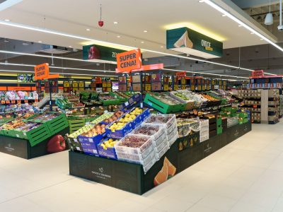 Poľský úrad obvinil vlastníka Biedronky a desiatky firiem z kartelovej dohody o vodičoch