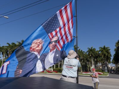 Trump spôsobil na trhu paniku: Potvrdil clá na Kanadu a Mexiko už od utorka, akcie sa prudko prepadli!
