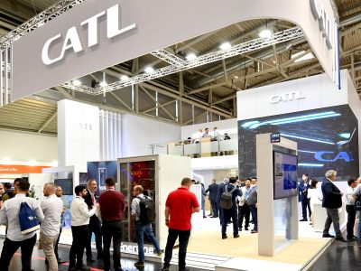 Stellantis a CATL stavajú v Španielsku obriu batériovú fabriku: Pracovné miesta, čínska expanzia aj kontroverzie