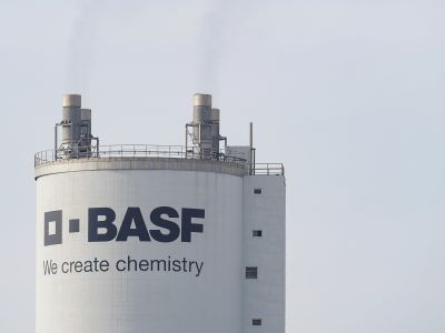 AkzoNobel odmietol miliardové prevzatie: Ponuku Nippon Paint a Sherwin-Williams označil za nízku