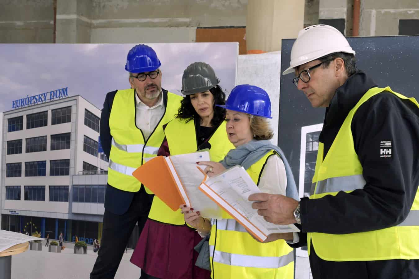 EÚ a Kanada sa dohodli na užšej spolupráci: Obchod, obrana aj nové príležitosti pre firmy
