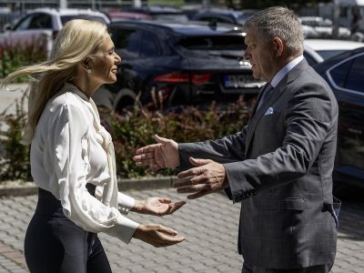 Slovensko zatiaľ neplánuje dotácie na elektromobily, potvrdila ministerka Saková po rokovaní s automobilkami