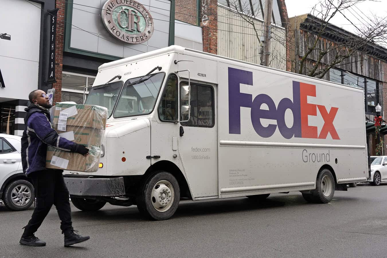 FedEx prekvapil nárastom tržieb a zisku: Očakávania analytikov prekonal vo veľkom
