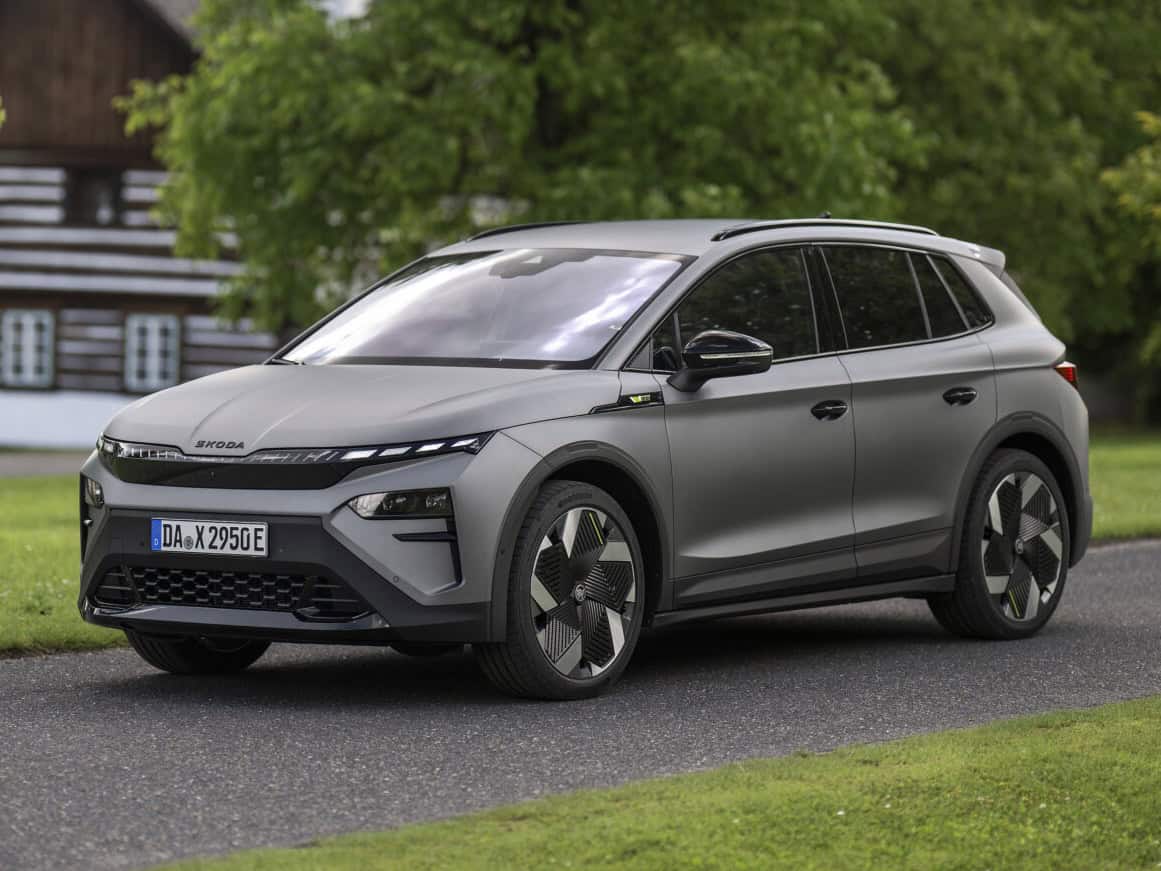 Dovoz ojazdených áut na Slovensko v roku 2025: Škoda vedie, rastie vek aj počet najazdených kilometrov