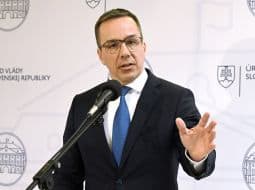 Je to definitívne: Minimálna mzda raketovo porastie o takmer 100 eur!