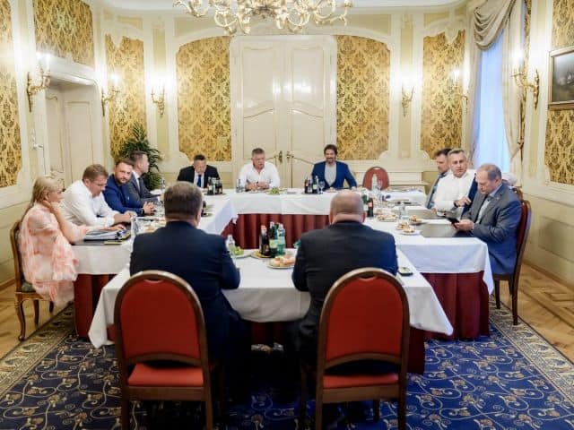 Koalícia sa dohodla na rozpočte: Predsedovia strán chystajú politickú dohodu