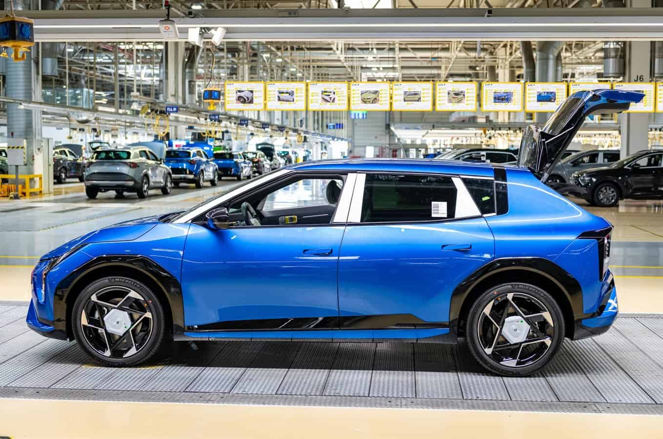 Kia Slovakia spustila výrobu prvého európskeho elektromobilu EV4: Modernizácia za 108 miliónov eur