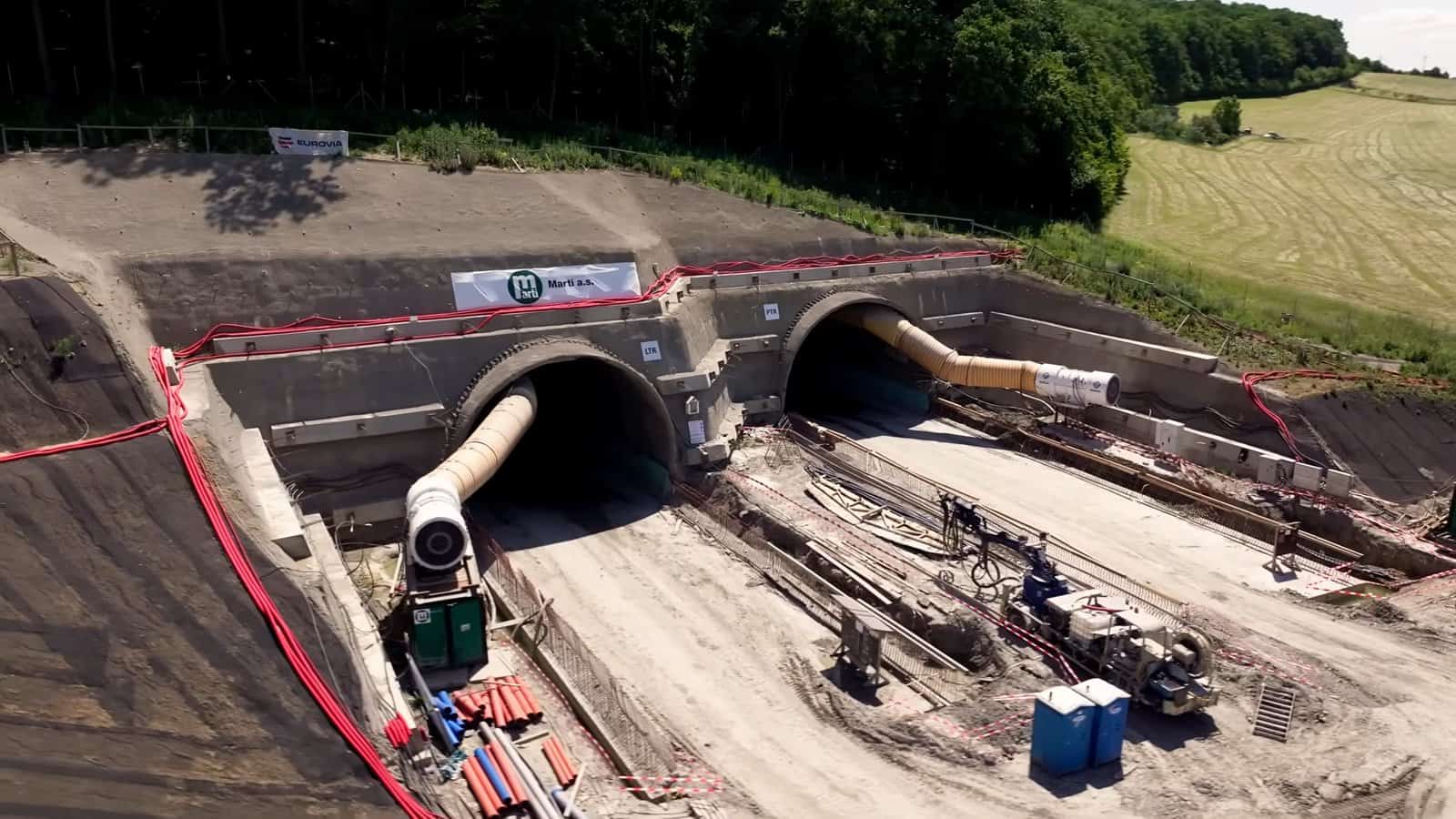 Ako pokračuje stavba obchvatu Prešova? Pozrite si unikátne zábery z razenia tunela Okruhliak! (foto)