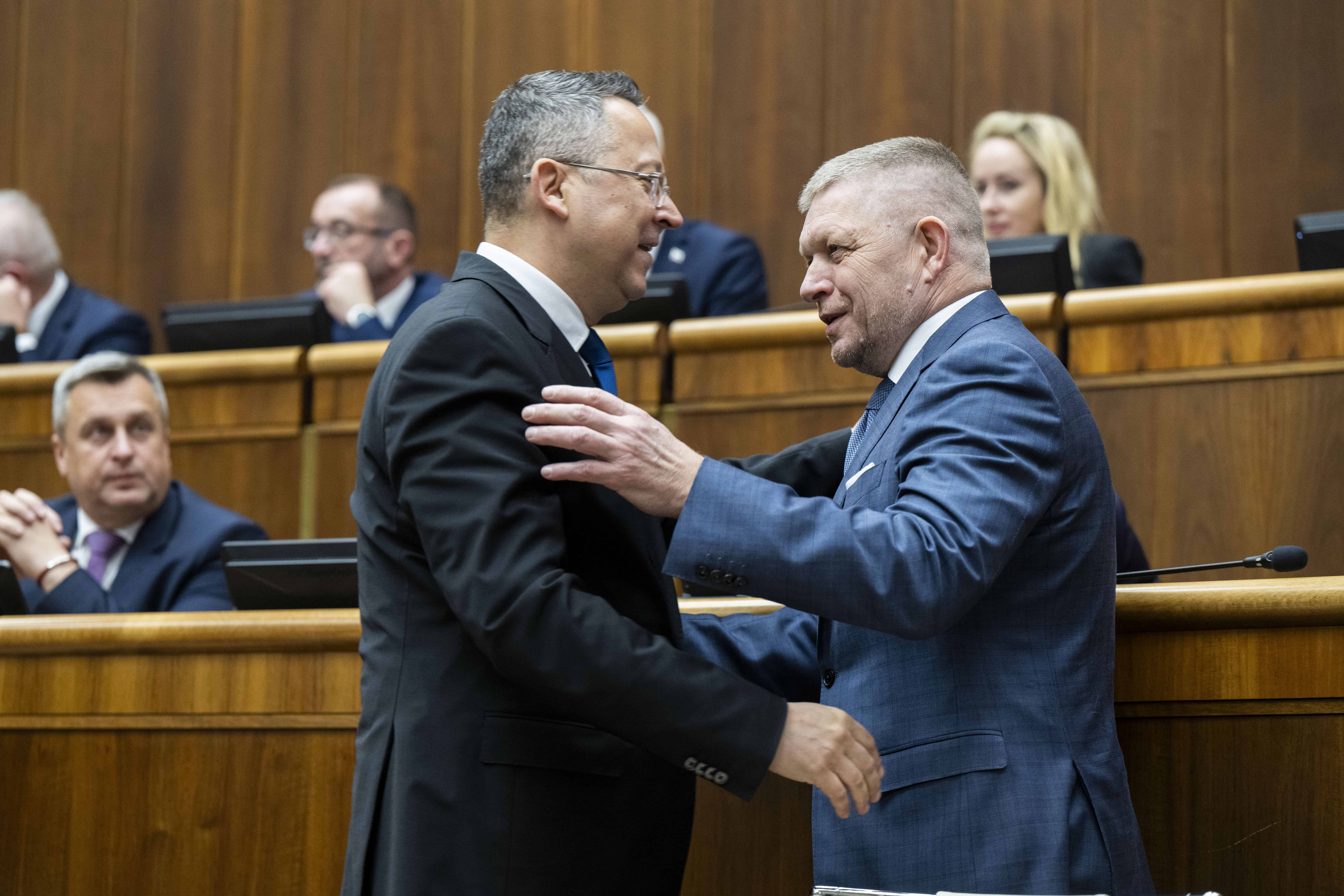 Vláda sľubuje boj proti daňovým únikom, no sama ich prehlbuje: Kišš kritizuje opatrenia Smeru