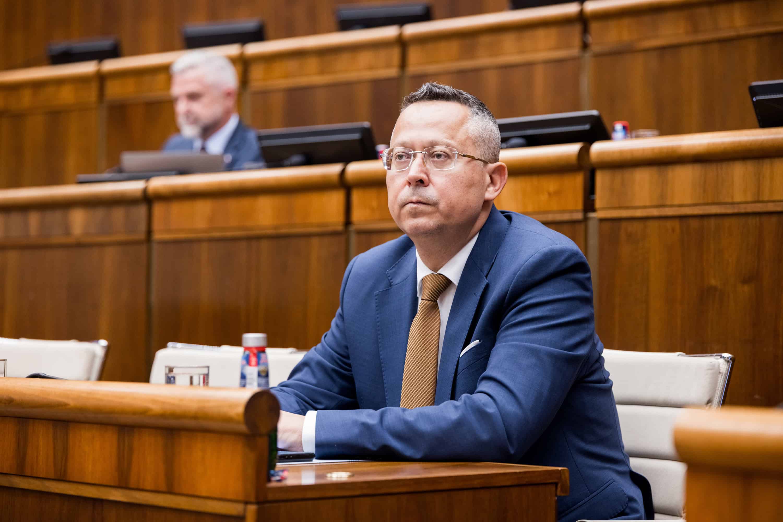 Parlament rokuje o balíku konsolidačných opatrení: Čakajú nás zmeny v daniach a odvodoch?