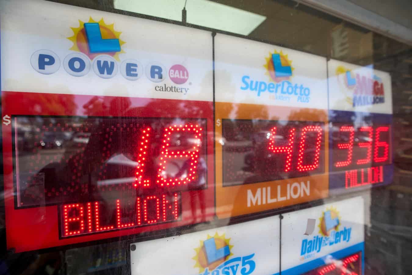 Namiesto ponožiek miliarda dolárov? Priamo na Štedrý deň sa bude hrať o gigantický jackpot!