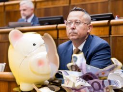 Británii hrozí explózia dlhu: OBR varuje pred neudržateľným rastom až na 300 % HDP
