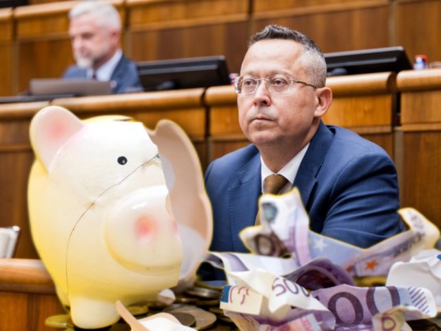 Astronomický dlh a slabý rast: Každý Slovák dlhuje už vyše 15 500 eur, NKÚ bije na poplach!