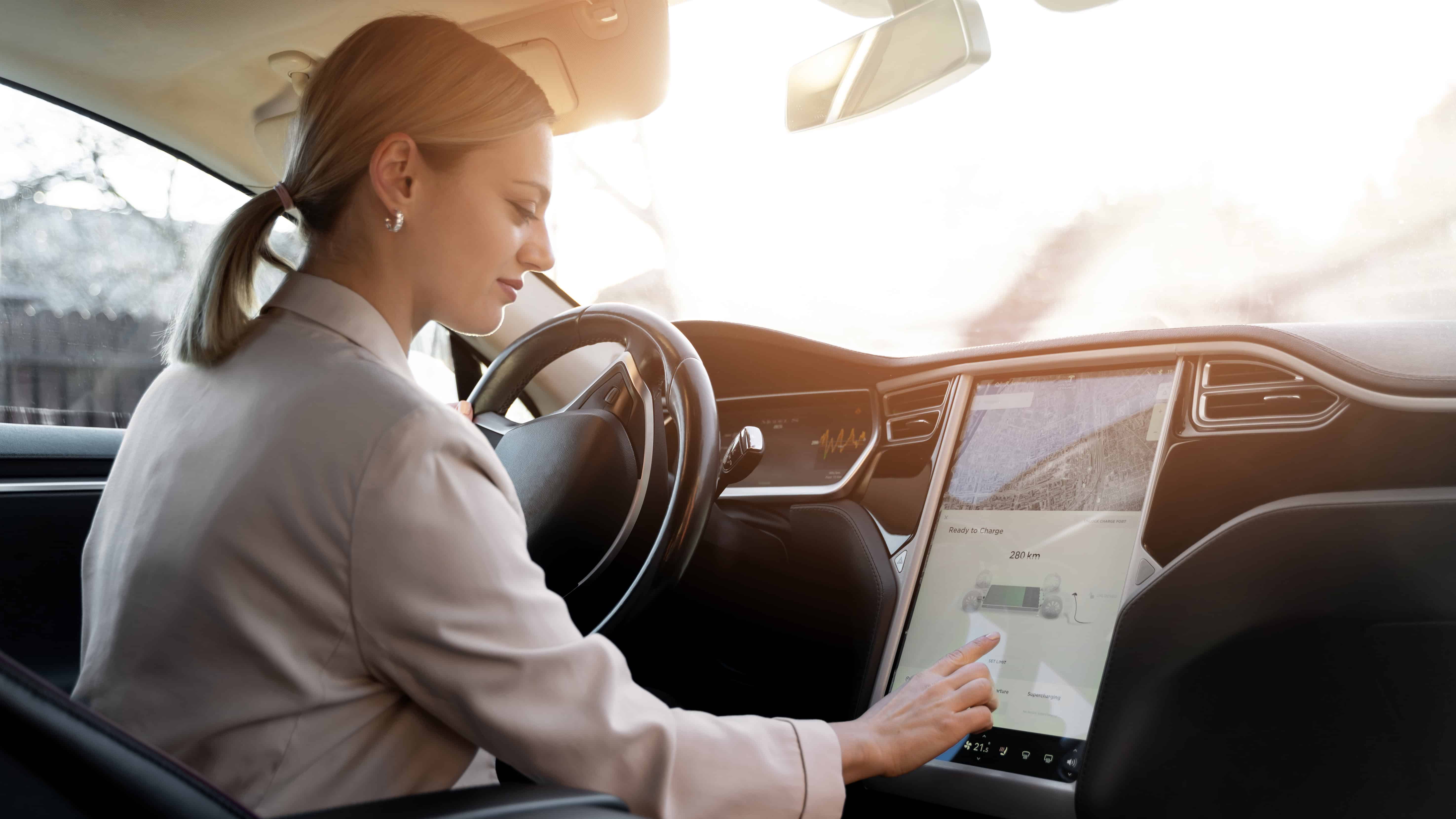 Predaj elektromobilov v Číne prudko klesá: Cenová vojna sa priostruje a dotácie sa znižujú