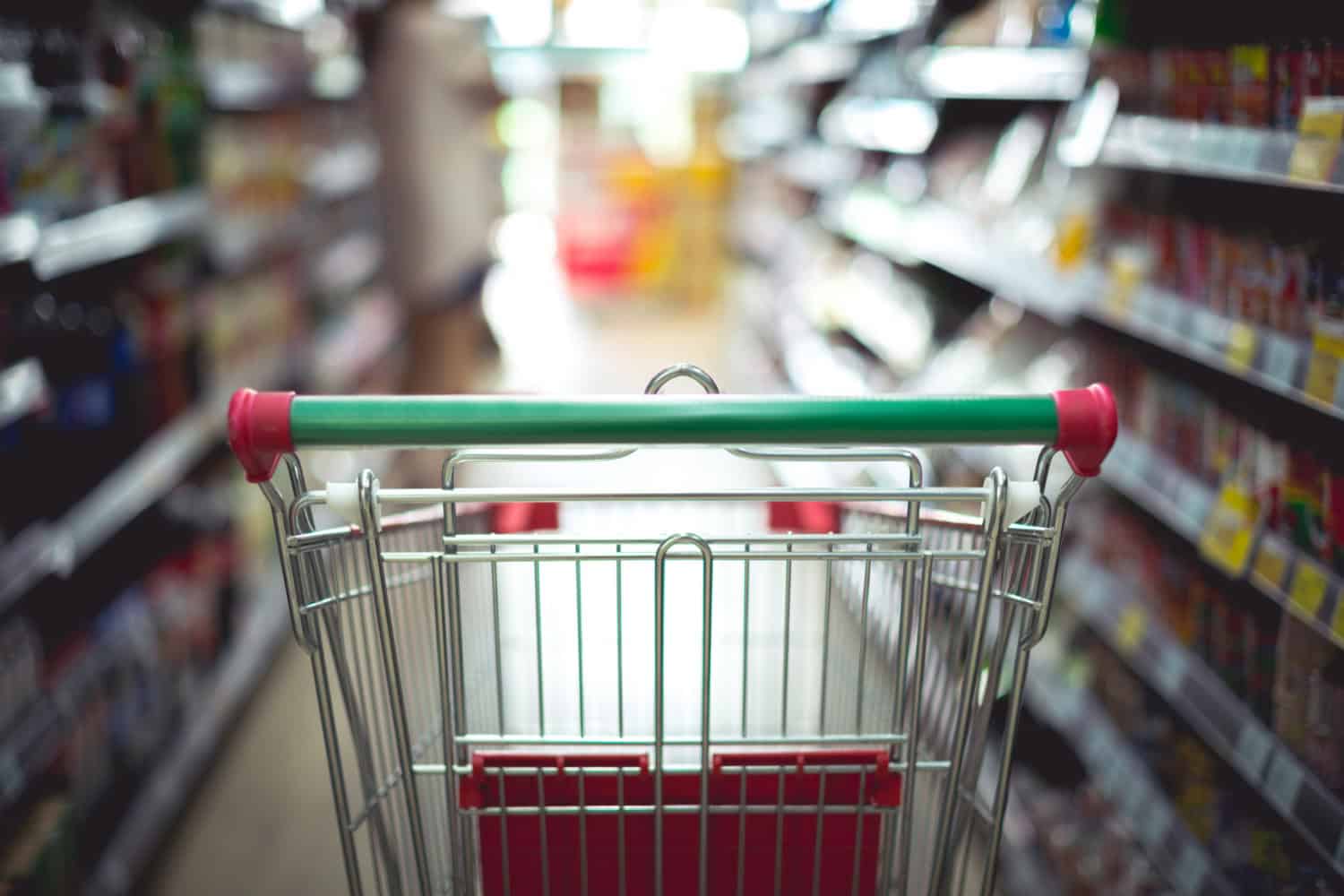 10 trikov, ktoré na vás supermarkety používajú, aby ste minuli viac peňazí (a ako proti nim bojovať)