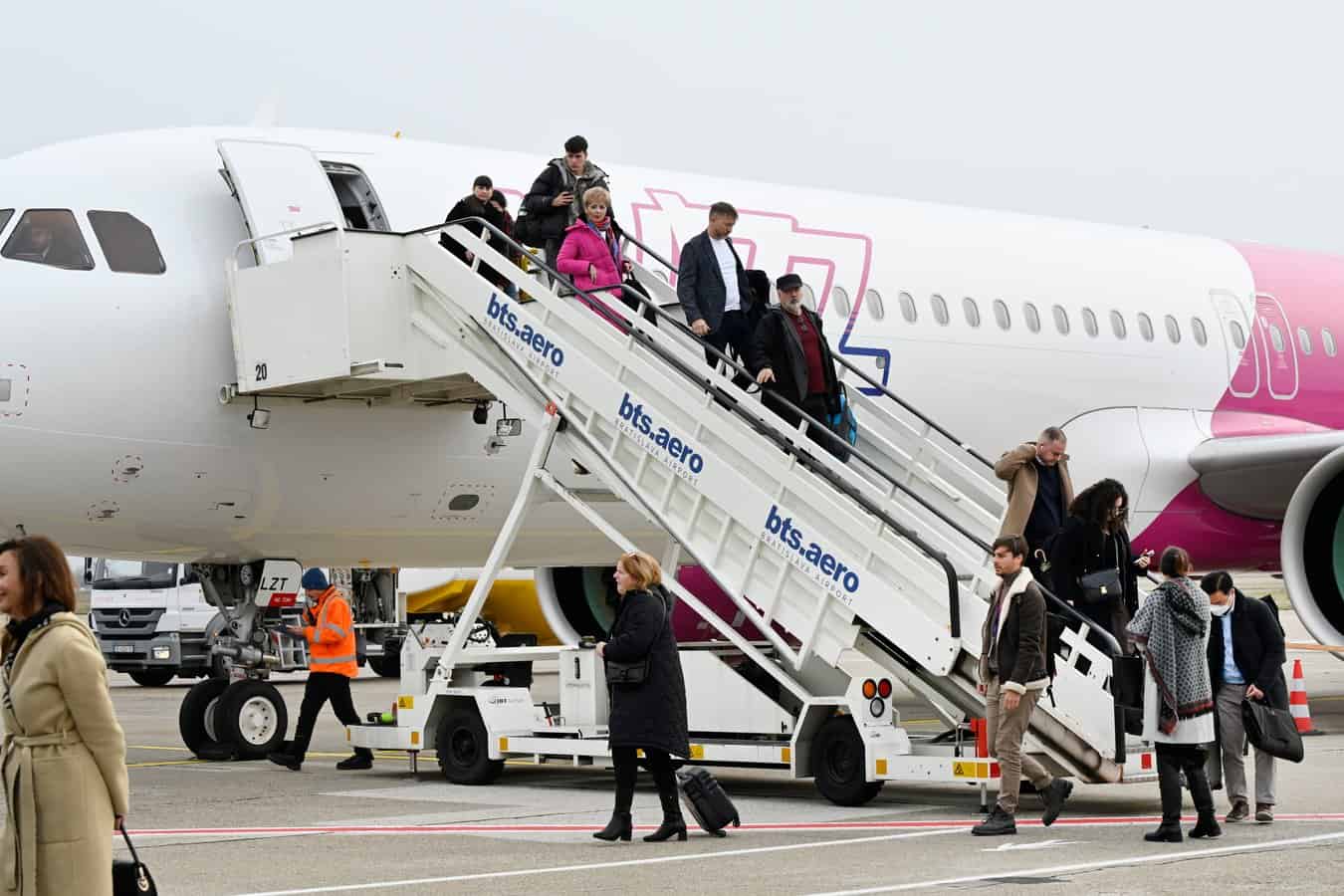 Wizz Air ruší viacero liniek z Bratislavy, posilní zimné lety do obľúbených destinácií