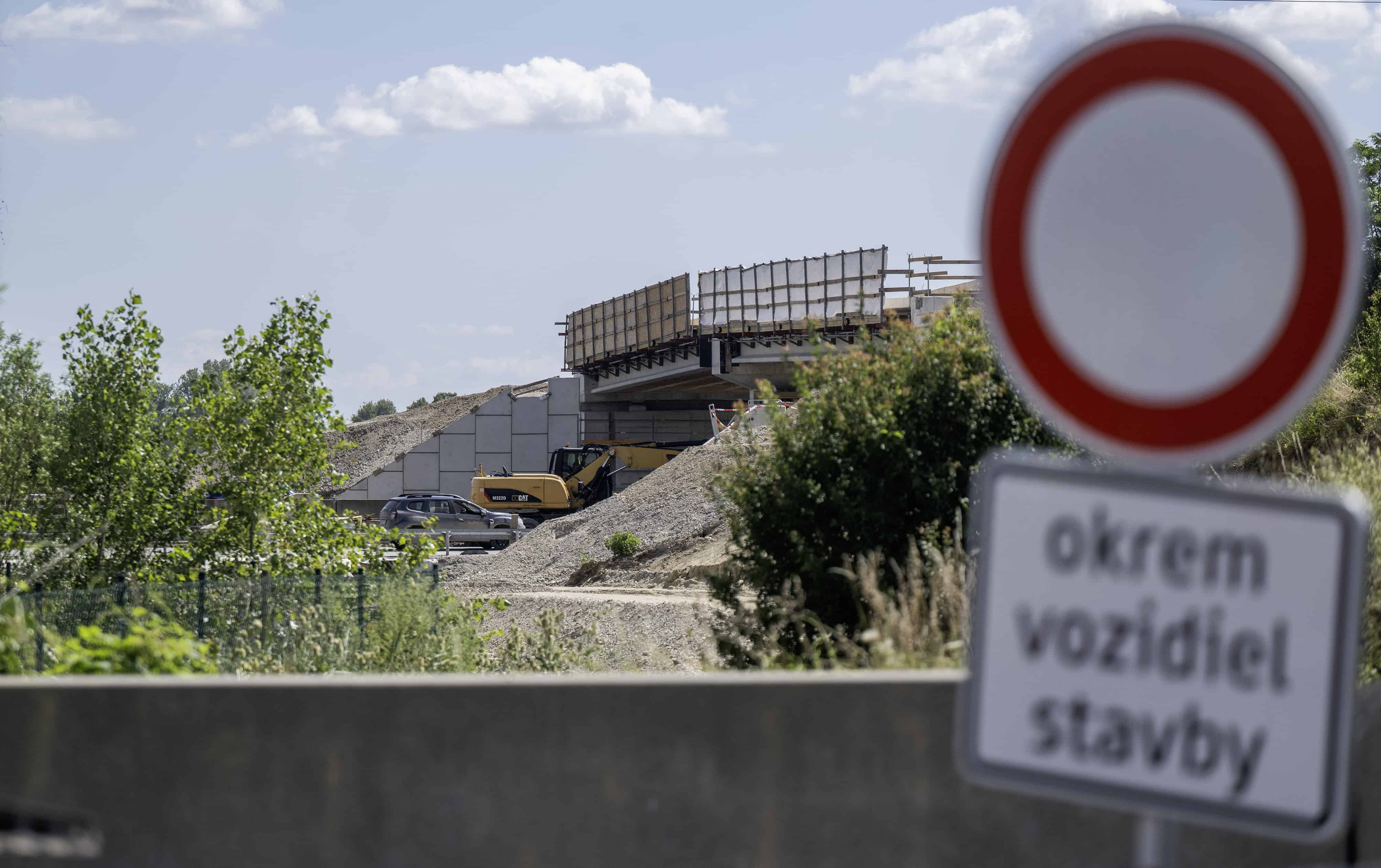 Vodiči pozor: Náhla zmena, veľká uzávera diaľnice pri Bratislave sa napokon odkladá!