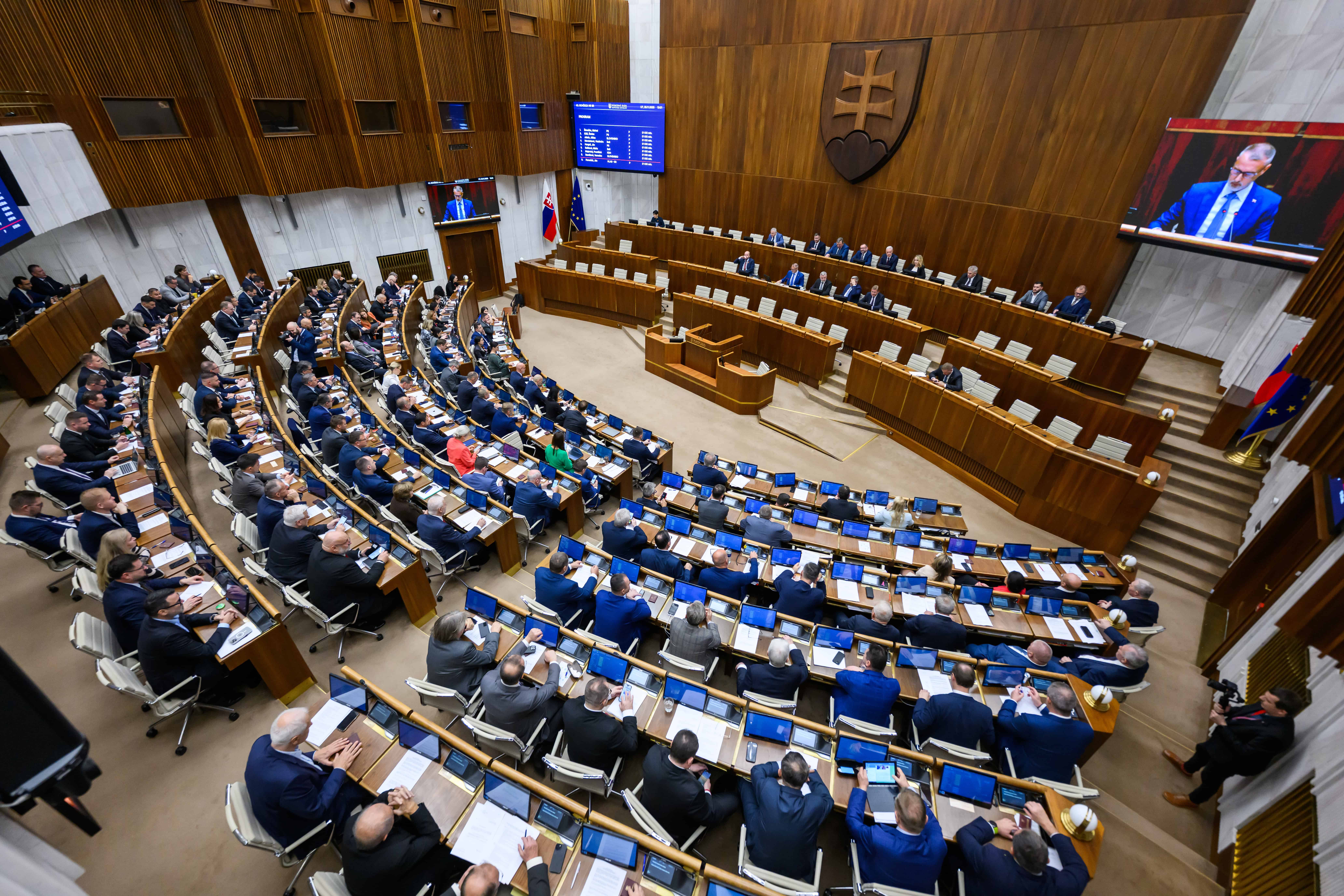 Schválená reforma sa dotkne tisícov rodín: Ako sa menia dôležité príspevky a aké budú nové sumy?