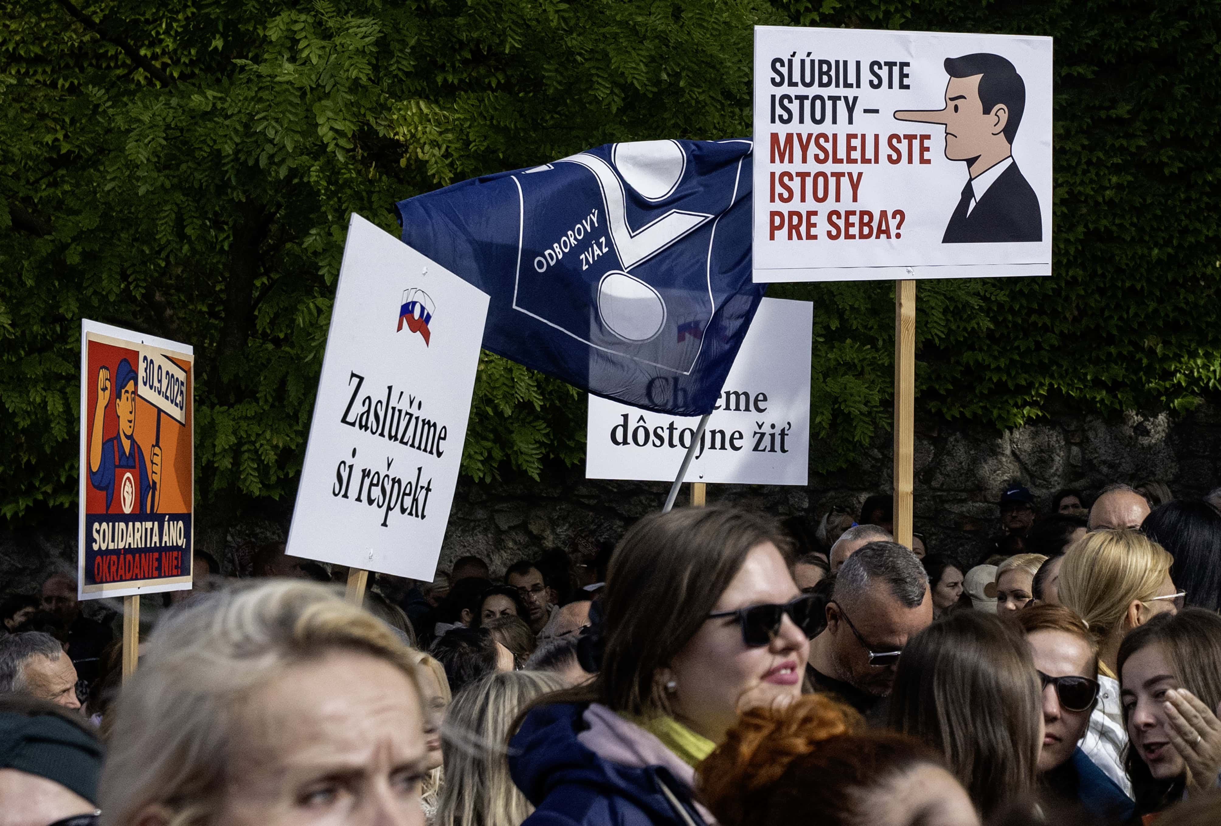 Menej voľna, vyššie dane aj odvody: Konsolidácia zabolí hlavne pracujúcich, varujú odbory!