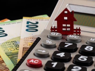 Drahšie dlhopisy tlačia hore hypotéky aj dlhy štátu a firiem, varuje analytik