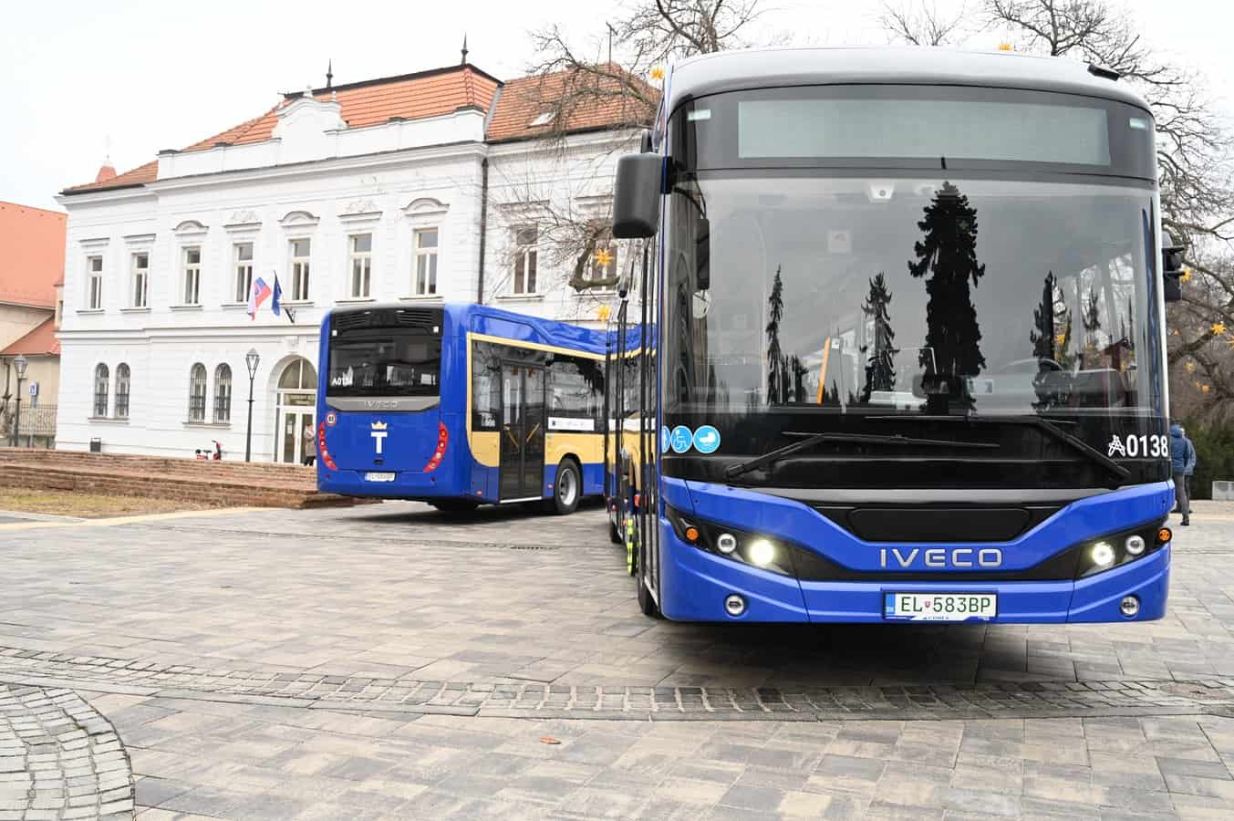 Dopravná revolúcia v Trnave: Polovica MHD už bude jazdiť na elektrinu, pozrite si nové autobusy za 12 miliónov! (foto)