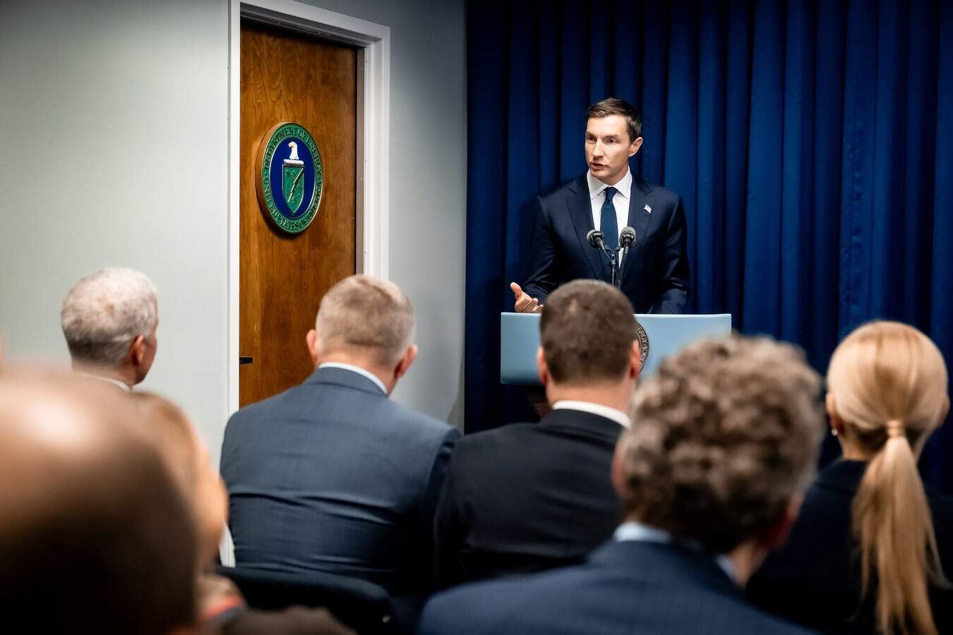 Maloobchodné tržby v USA vo februári prekvapili rastom, ekonómovia sa obávajú marca