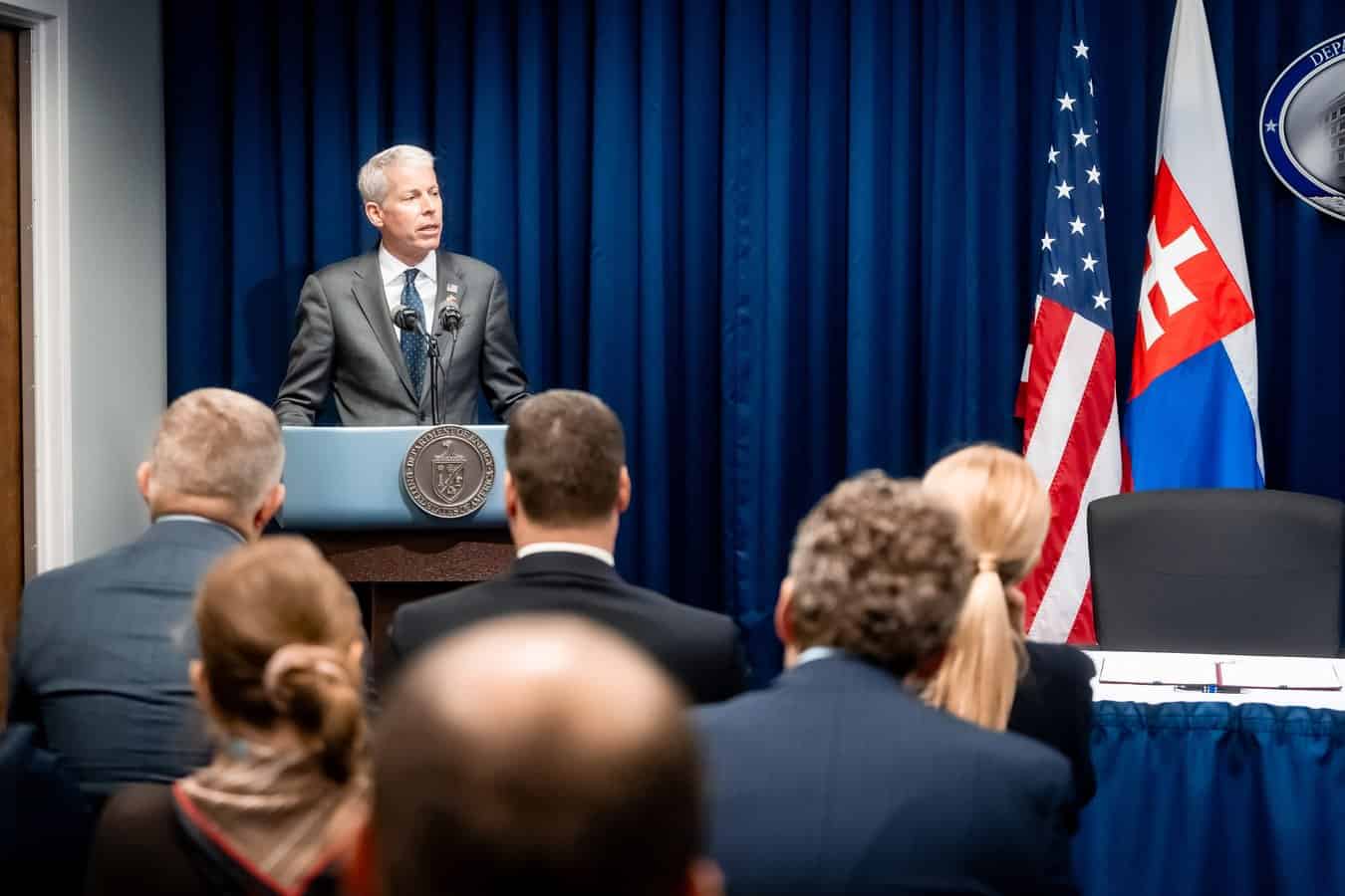 Obchodný konflikt s USA: Prečo Reicheová varuje pred eskaláciou a podporuje jednotu Európy?