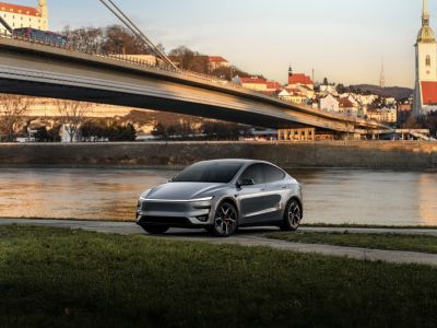 Tesla oficiálne štartuje na Slovensku: Prezradila slovenské ceny prvých modelov a ponúka testovacie jazdy! (foto)