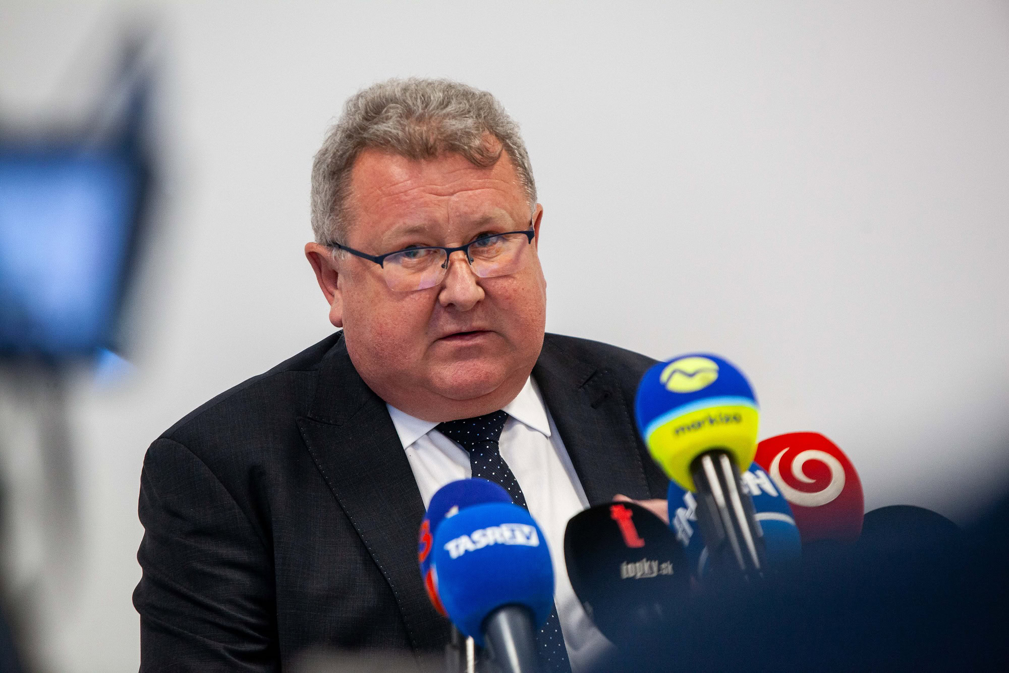 Máme lacné jadro, ale platíme za nemecké emisie: Musíme sa vymaniť z extrémne nevýhodnej burzy, tvrdí regulátor!